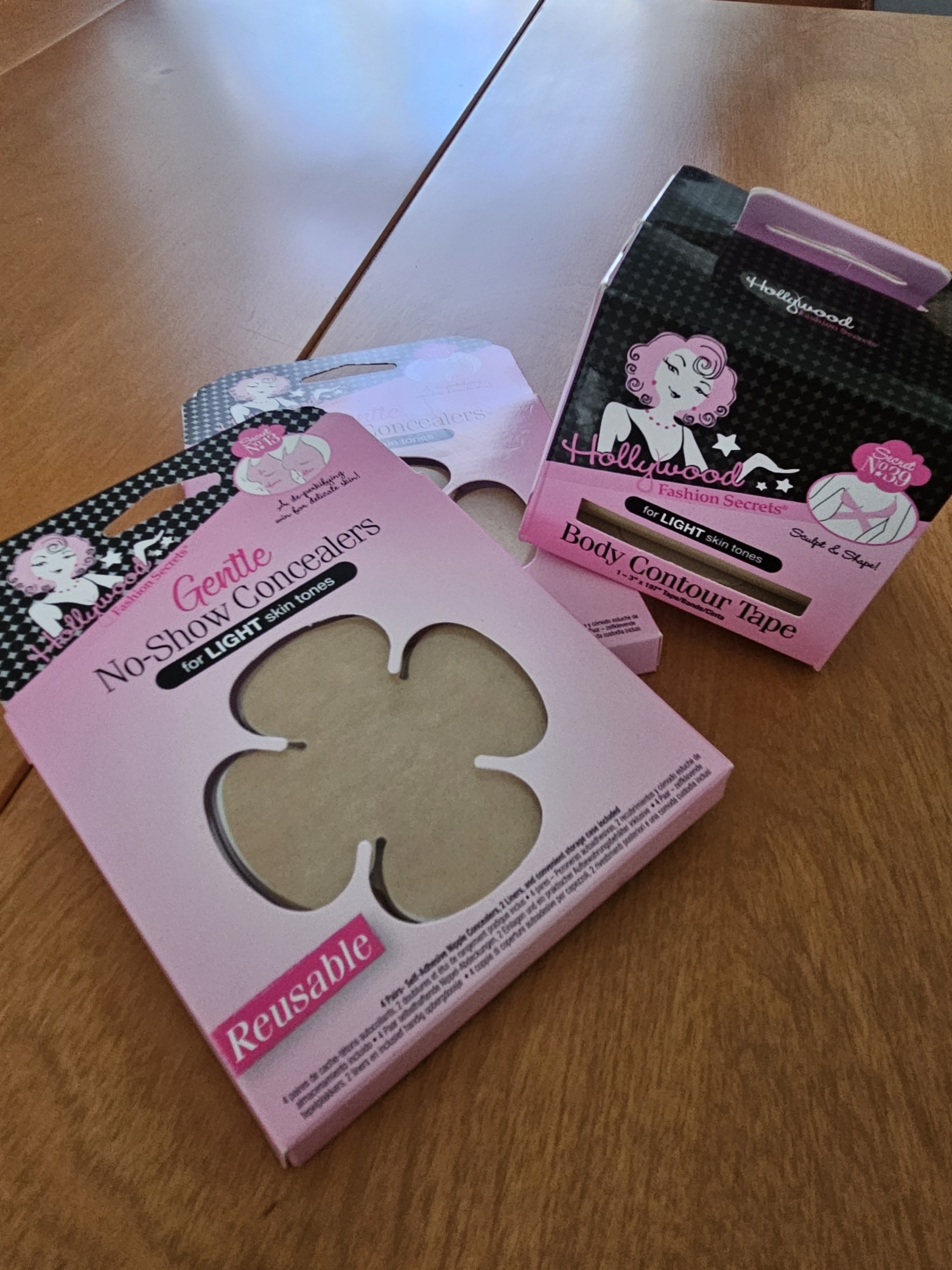Nwt Hollywood Fashion Secrets 2 Gentle NoShow Concealers  Body Contour Tape